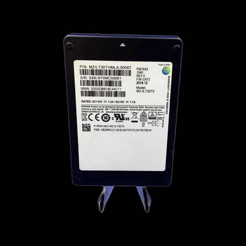 MZ-ILT30T0 - Samsung PM1643 30.72TB SAS TLC 2.5" Solid State Drive